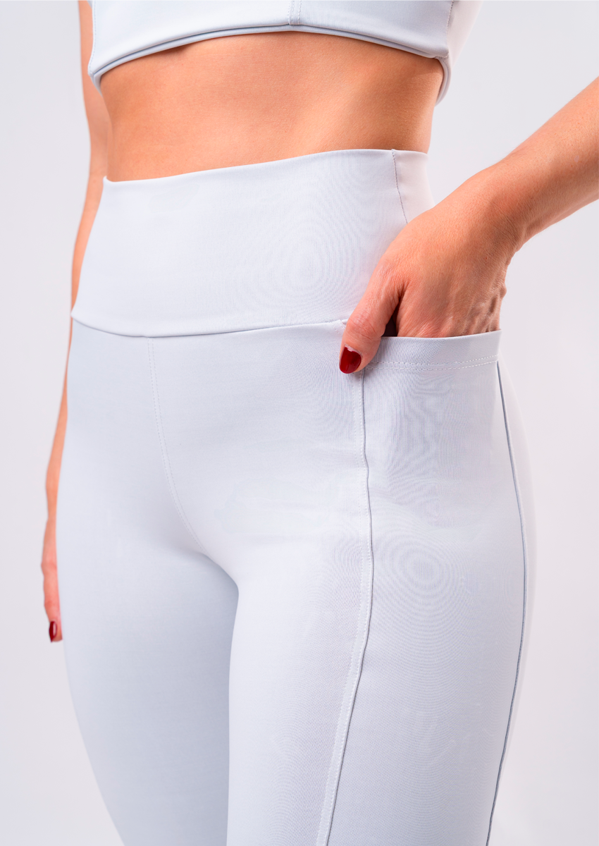 Legging Essential Maxxi Branco Gelo – Conforto Premium & Média Compressão